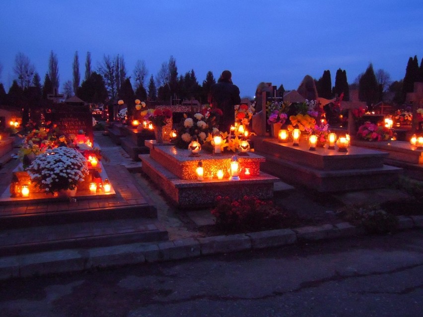 Wszystkich Świętych w Zamościu: Na cmentarzu przy ul....