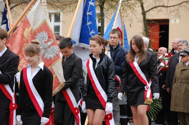 Kwidzyn: Przemarsz ulicami miasta i wspólne śpiewanie pieśni patriotycznych z okazji Święta 3 Maja