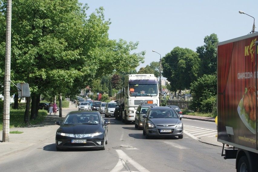 Przejazd ul. 11 Listopada i DK 94 nie jest dziś łatwy....