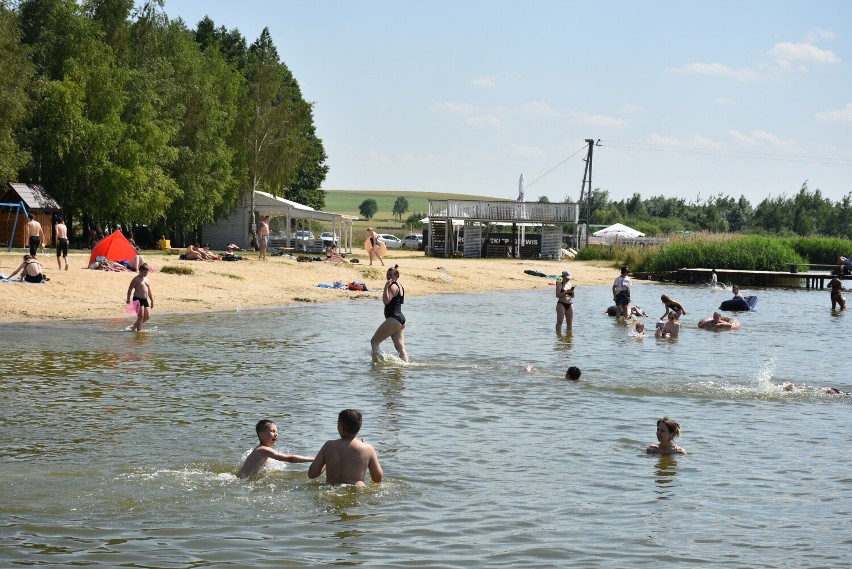 Nad zalewem Żółtańce można bezpiecznie wypoczywać. Są już ratownicy. Zobacz zdjęcia