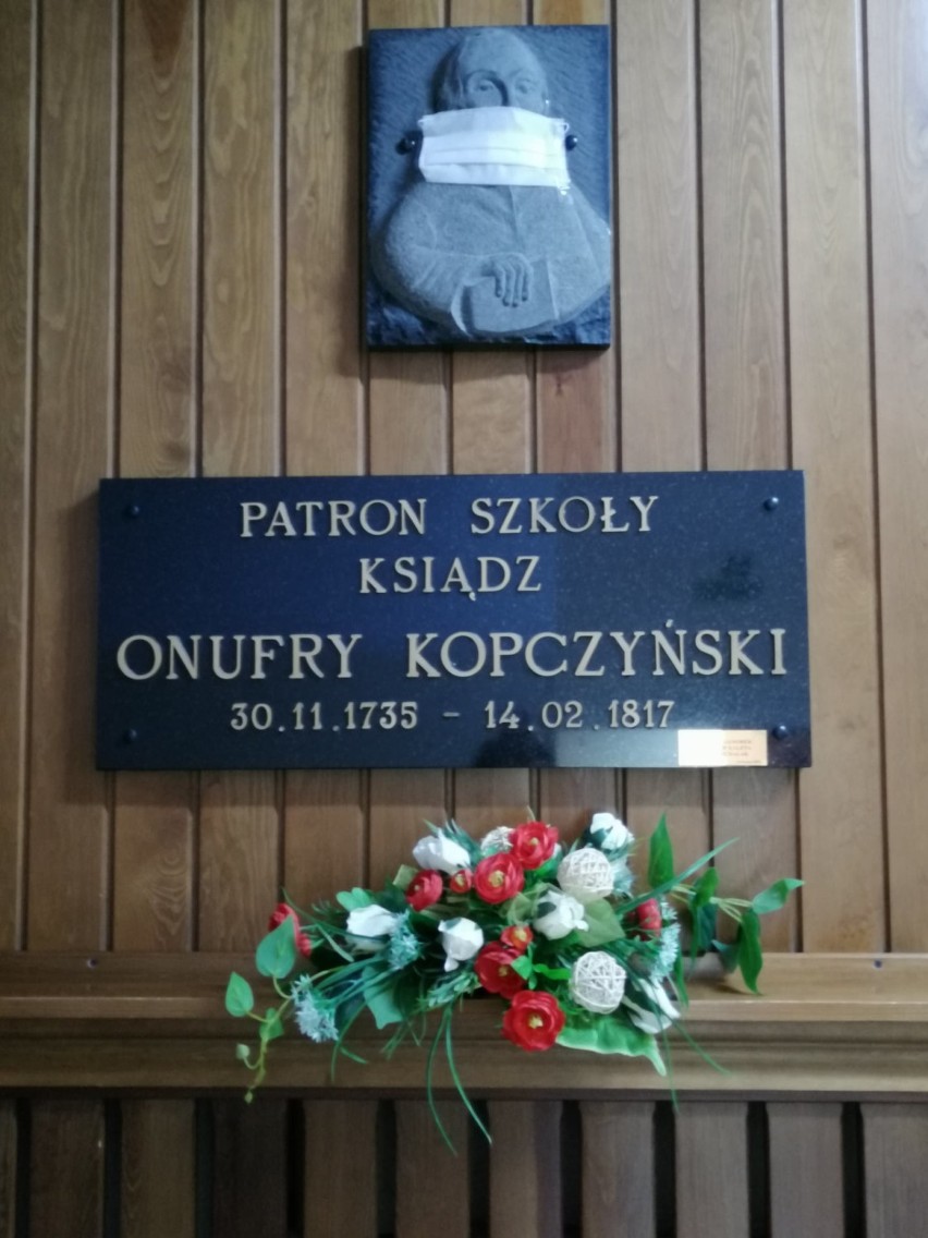 Dzień Patrona szkoły w Czerniejewie. Uczcili Onfurego Kopczyńskiego [FOTO]