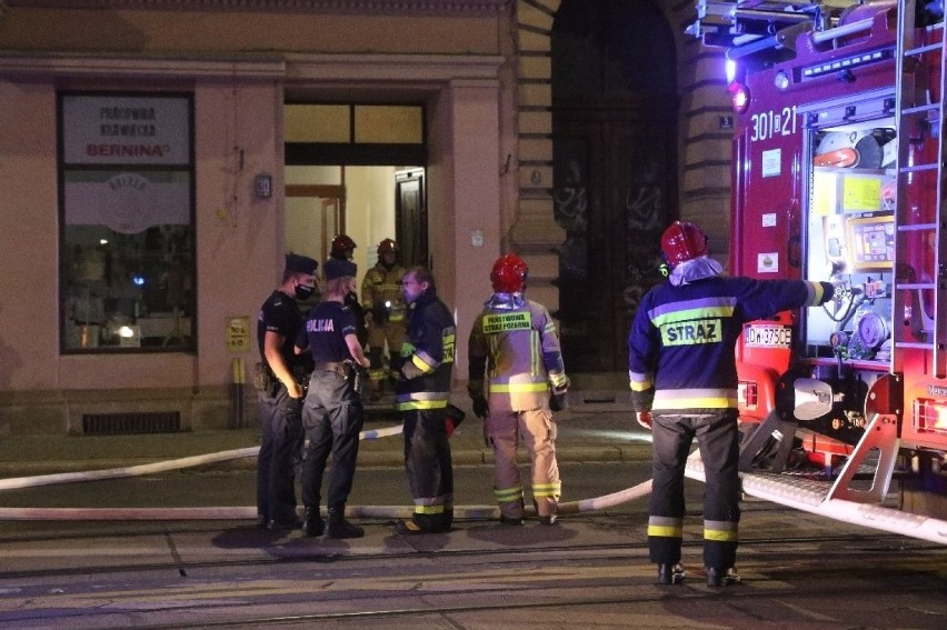 Wrocław. Ogień w kamienicy w centrum miasta. Zobacz zdjęcia