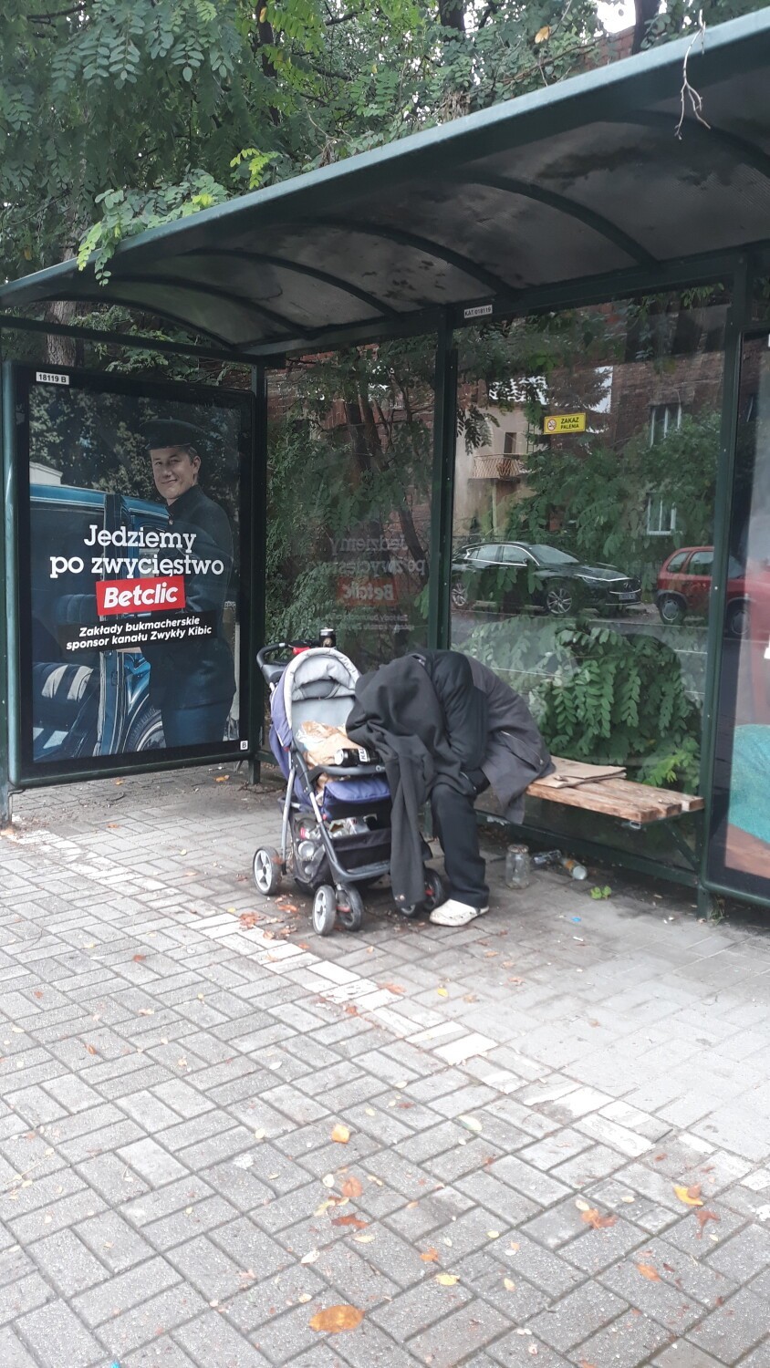Bezdomny "pan Janek" w Katowicach...  nie daje o sobie zapomnieć mieszkańcom