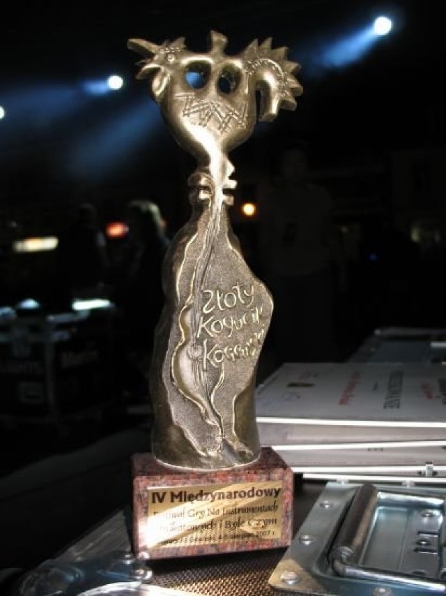 Złoty Kogucik - Nagroda główna festiwalu.