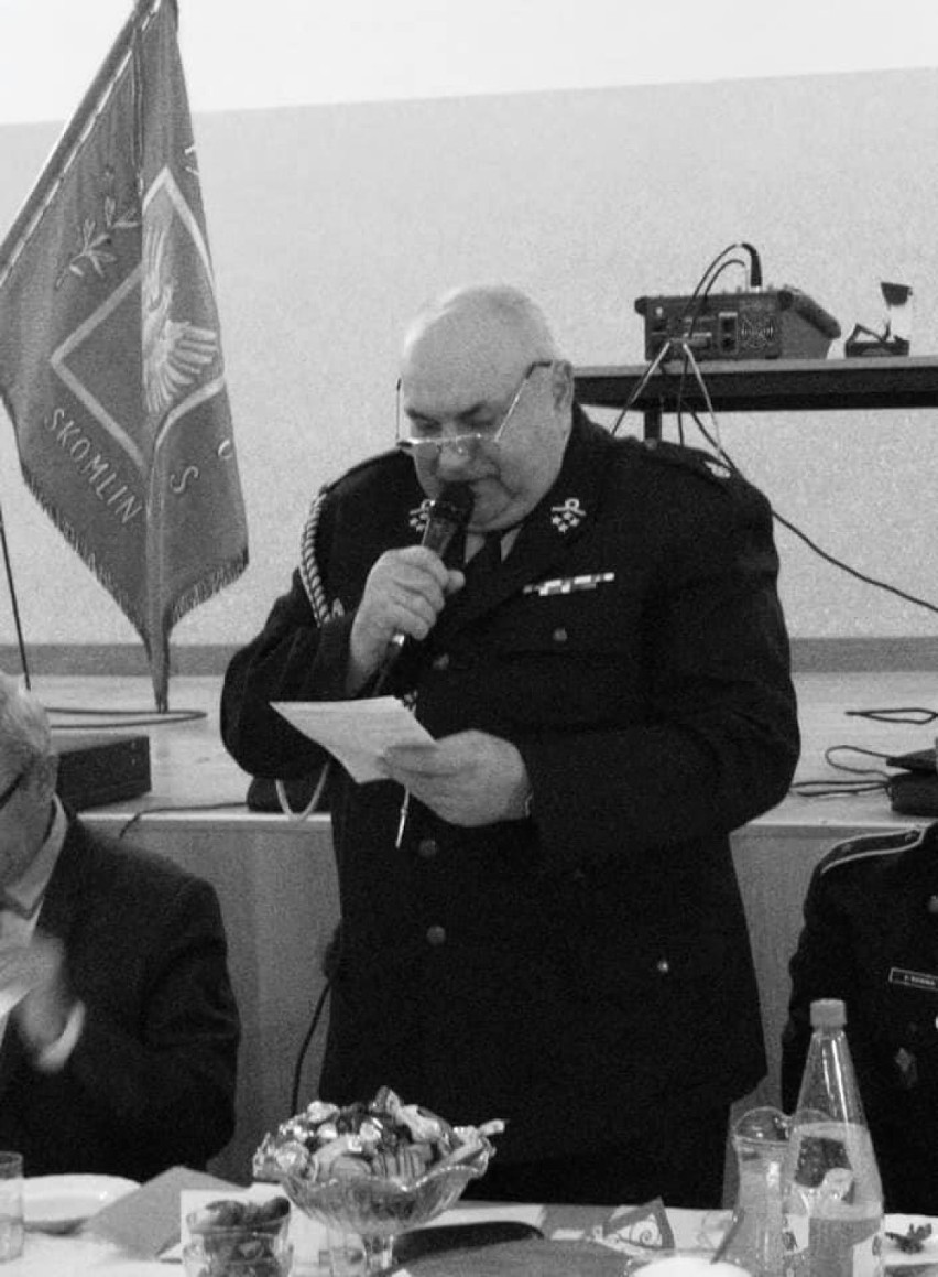 Strażacy pożegnali druha Janusza Zarembę, wieloletniego prezesa OSP w Skomlinie[FOTO,WIDEO]