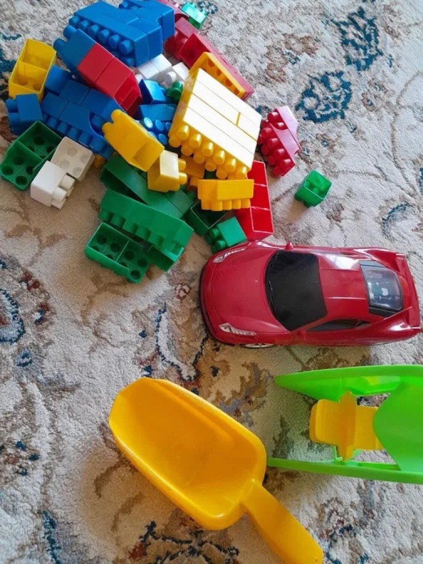 Do oddania za darmo zabawki dla dziecka: klocki, samochód i...