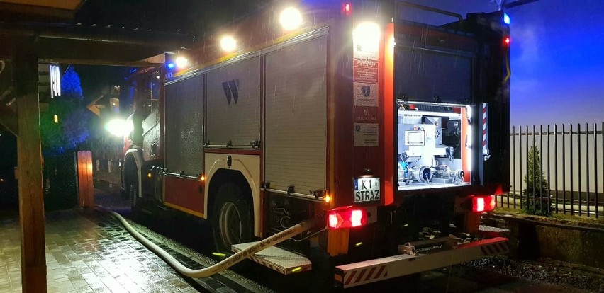 Strażacy pięć godzin gasili pożar budynku na ul. Mała Góra   