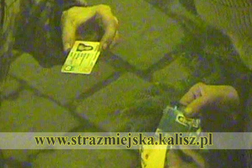 Straż miejska w Kaliszu odzyskała dokumenty skradzione przez...