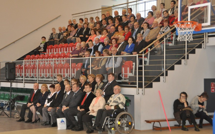 Kiełpino - Dzień Seniora 2015 w hali Zespołu Szkół