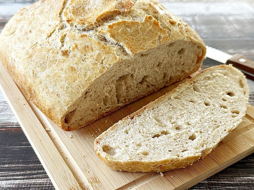 Domowy chleb to prawdziwy przysmak. Zobacz, jak prosto...