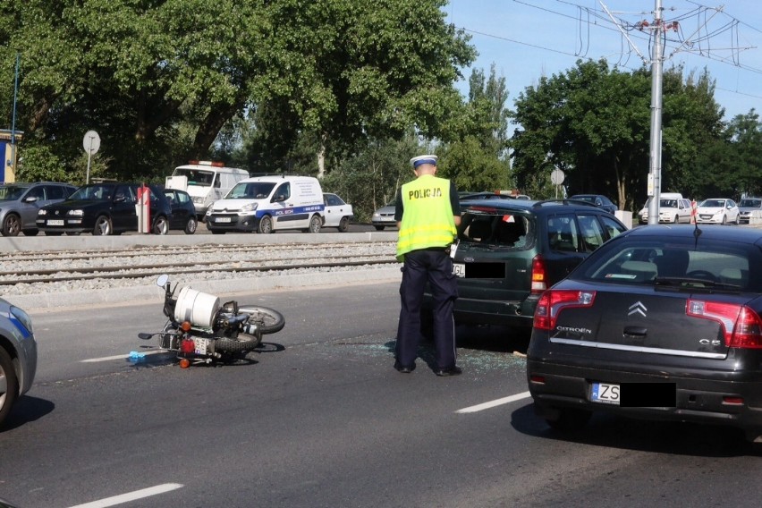 Wypadek na ul. Gdańskiej. Samochód potrącił motorowerzystę [zdjęcia]