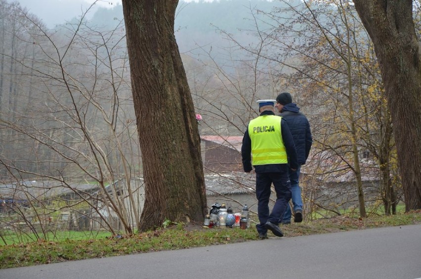 Komisja pracowała na miejscu śmiertelnego wypadku w Kostkowie [ZDJĘCIA]