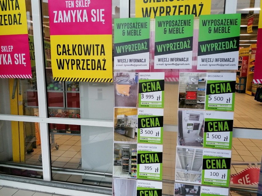 Likwidacja Tesco w Tomaszowie Maz. Trwa wielka wyprzedaż towaru. Co możesz kupić tanio? [ZDJĘCIA]