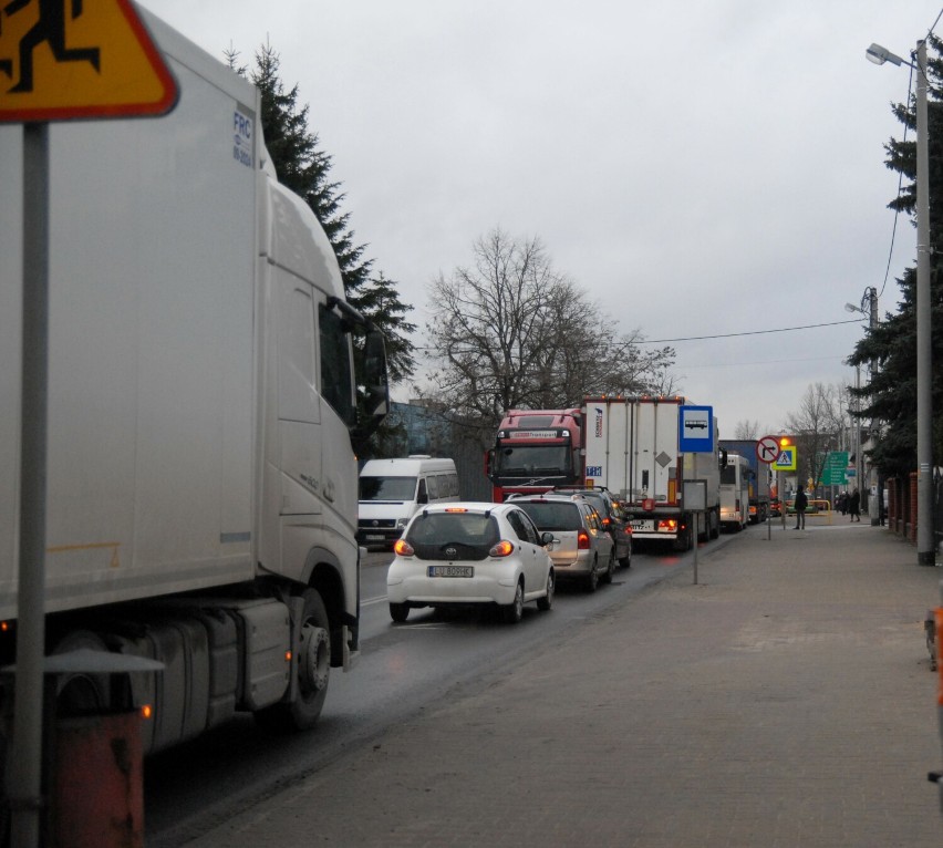 Protest rolników na A1 pod Piotrkowem. Kierowcy stanęli w korkach, najtrudniej na DK 91 ZDJĘCIA