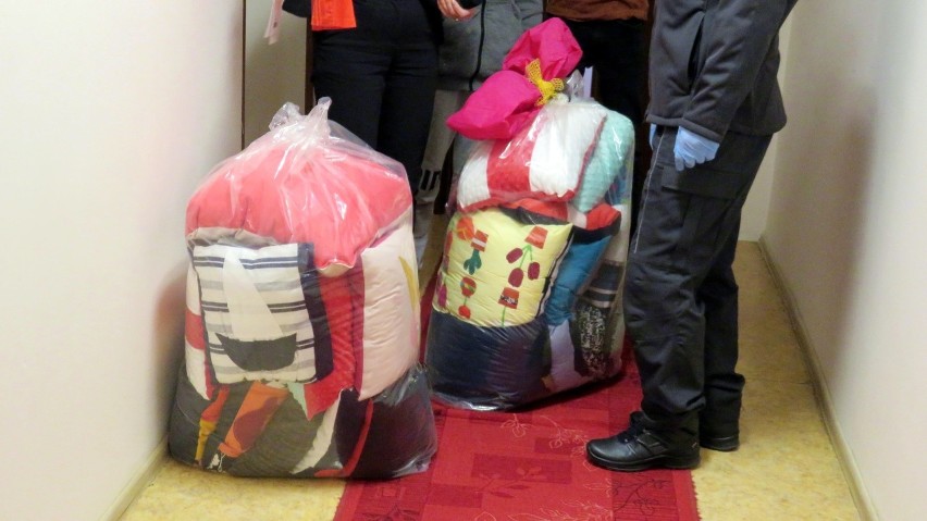 Pracownicy Aresztu Śledczego w Lublinie przekazali dary podopiecznym domu dziecka. Zobacz zdjęcia