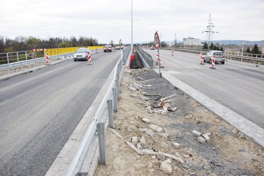 Kończy się przebudowa DK28 w Krośnie. Nowy wiadukt w ciągu ul. Podkarpackiej już przejezdny [ZDJĘCIA]