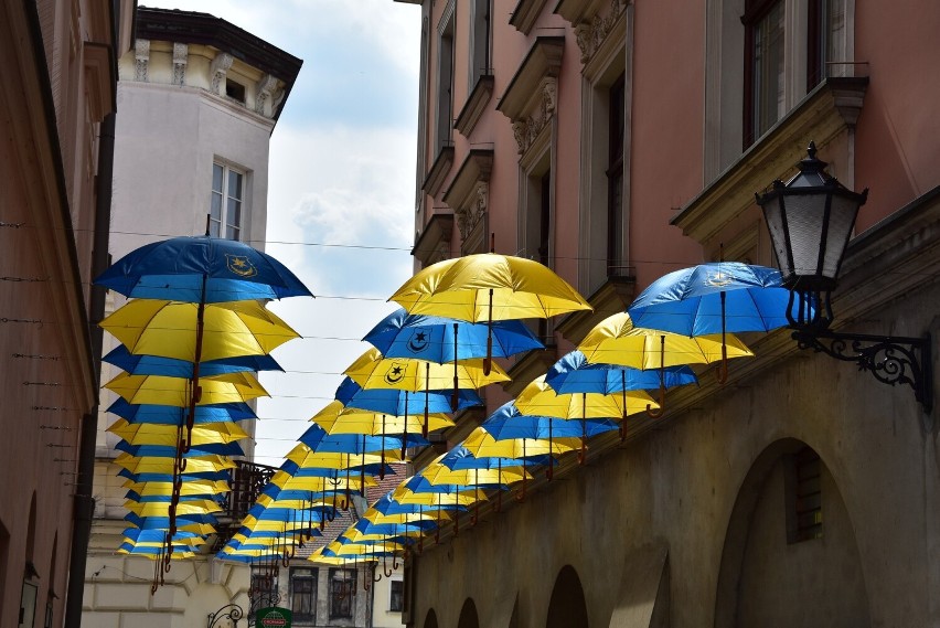 Tak wygląda obecnie tarnowska "Umbrella Sky", czyli ulica...