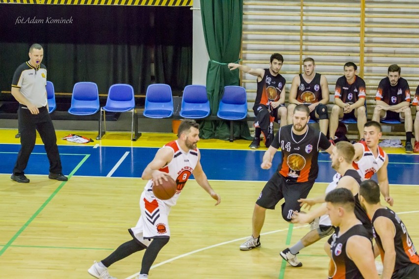 III liga koszykarzy. Nieistotna porażka MTS Basket na koniec, baraże aż w Żarach