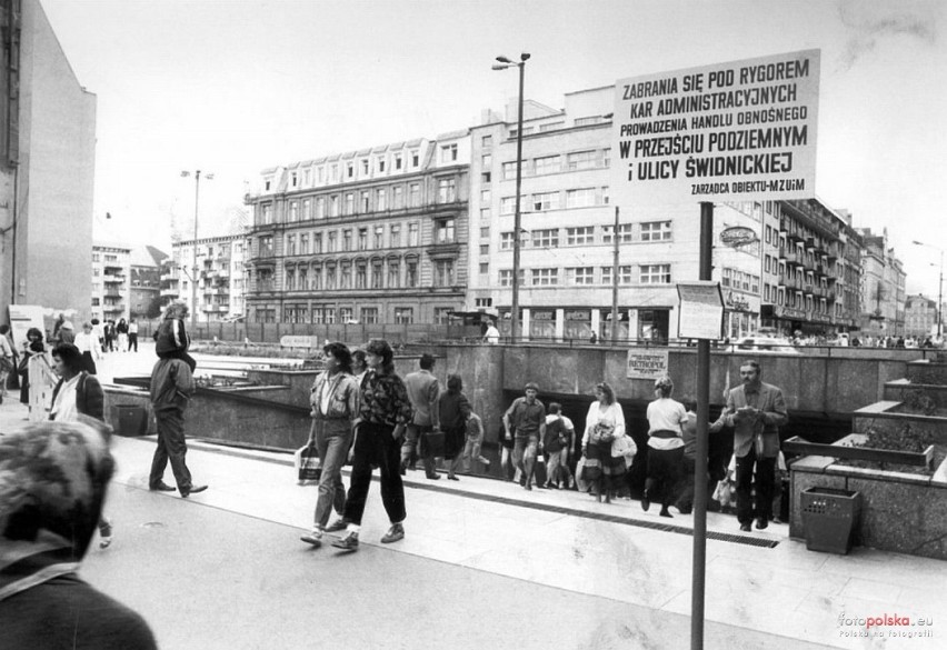 Pamiętacie takie przejście podziemne na ul. Świdnickiej we Wrocławiu? Unikatowe zdjęcia, zobaczcie!