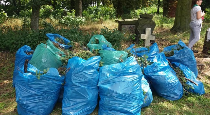 Harcerze wysprzątali Cmentarz Prawosławny w Aleksandrowie...