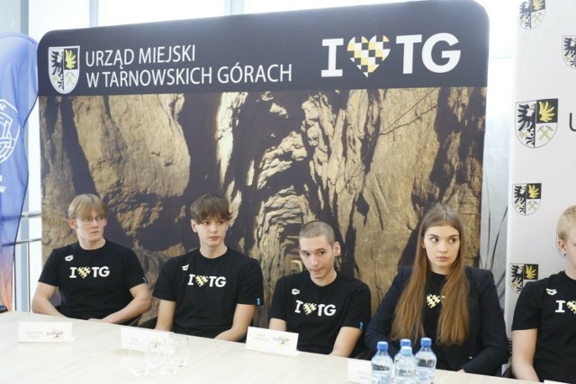 Natalia Nikiel, Grzegorz Rybak, Jakub Rybak, Paweł Proszowski, Adam Filozof, Erik Major i Igor Kowolik wraz z trenerem wylecą do Francji w sierpniu. Swoją przygodę z La Manche rozpoczną 18, a zakończyć 25 sierpnia. 