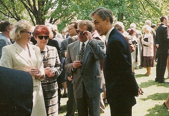 Zofia Sikora (druga z lewej) w trakcie rozmowy z prezydentem Waclawem Havlem