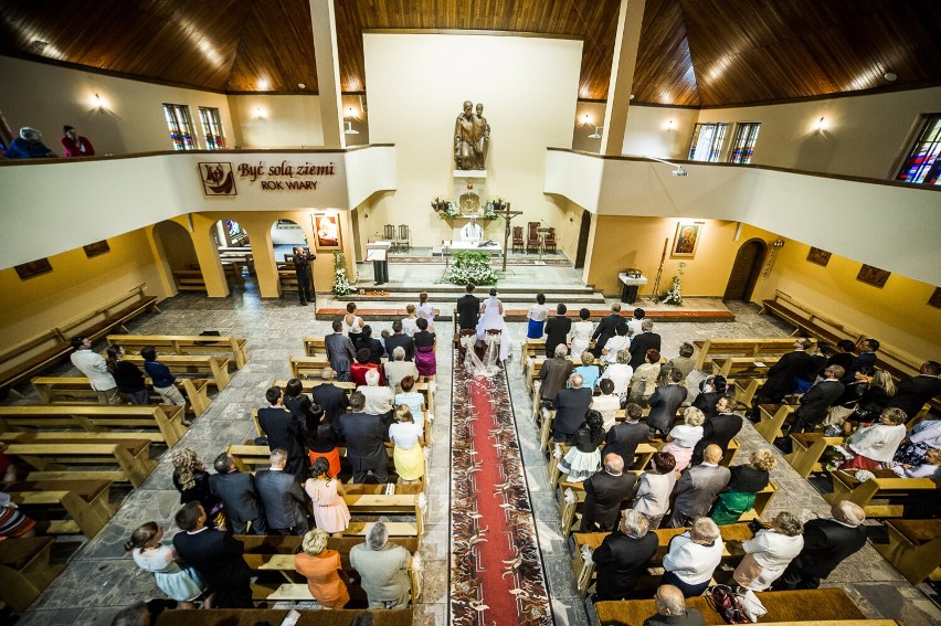 Śluby kościelne, czyli wyznaniowe to obecnie zaledwie połowa zawieranych małżeństw w Lesznie