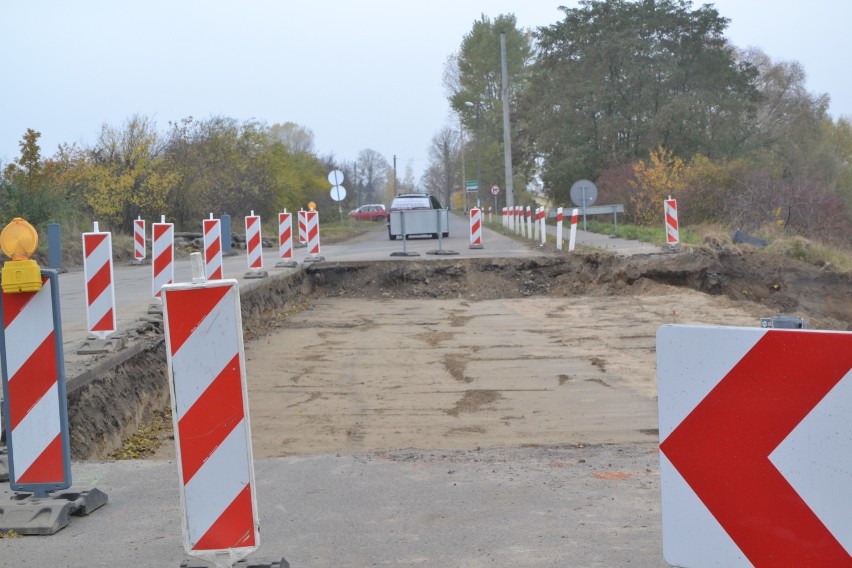 Trwa budowa mostu na Nogacie. Objazdu w tym roku nie będzie [ZDJĘCIA]