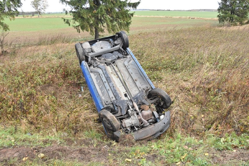 Auto dachowało, wypadek tuż za Legnicą [ZDJĘCIA]