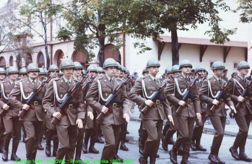 Uroczystości wojskowe w Sieradzu w latach osiemdziesiątych(ARCHIWALNE ZDJĘCIA)