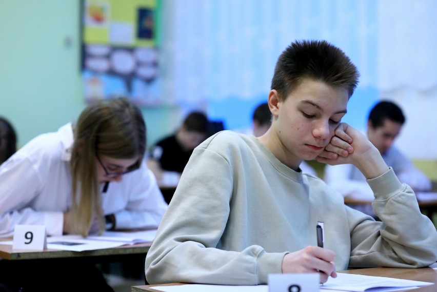 Egzamin próbny ósmoklasisty w SP nr 12 w Piotrkowie