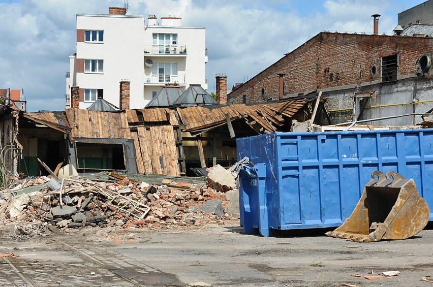 Poznań - Wyburzają zajezdnię przy Gajowej [ZDJĘCIA, WIDEO]