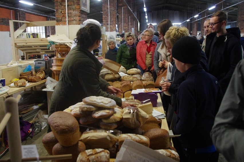 Biobazar w Katowicach: tłum i marchewka po 5 zł [ZDJĘCIA]