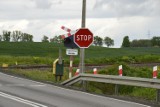 Kierowcy coraz częściej lekceważą znak STOP na przejeździe kolejowym w Koniecwałdzie [ZDJĘCIA]