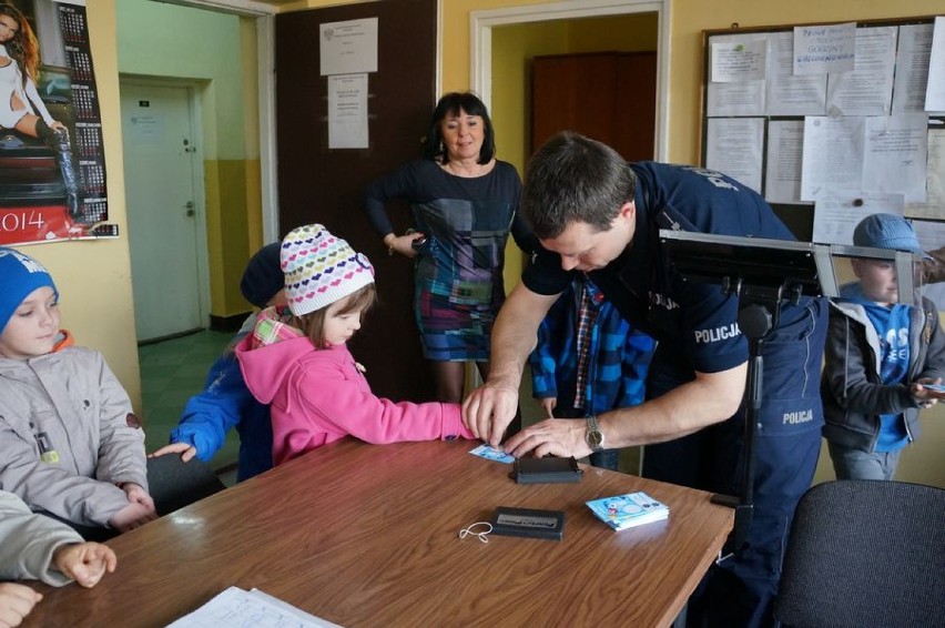 Przedszkolaki odwiedziły policjantów