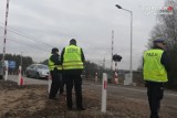 Dąbrowa Górnicza: bezpieczny przejazd - szlaban na ryzyko. Policjanci przestrzegali kierówców 