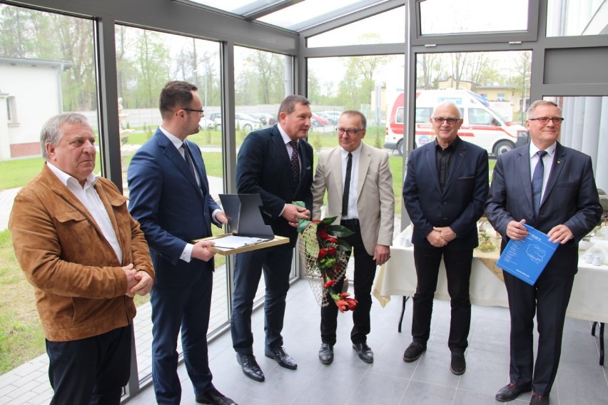 Szpital w Tczewie otrzymał karetkę od producenta materiałów budowlanych [ZDJĘCIA]