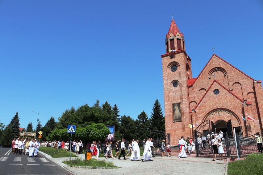 Boże Ciało w parafii pw. Miłosierdzia Bożego na osiedlu Rycerskim w Przemyślu [ZDJĘCIA]