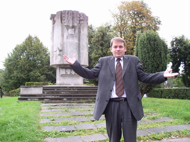 Już kilka lat temu burmistrz Leszek Tabor zastanawiał się, co począć z pomnikiem na pl. Wolności