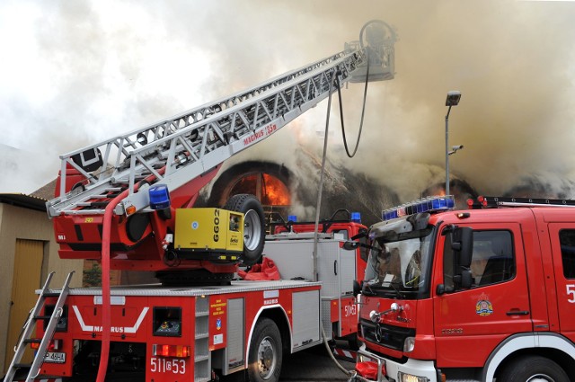 Pożarom, które wybuchają w pomieszczeniach towarzyszy zwykle silne zadymienie. Tak było m.in. przy gaszeniu ognia w Karczmie Polskiej w kwietniu tego roku. Tak było  - jak podają strażacy - teraz w Brzeźnie.