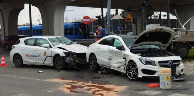 Wypadek na skrzyżowaniu Nowohuckiej i Kuklińskiego w Krakowie