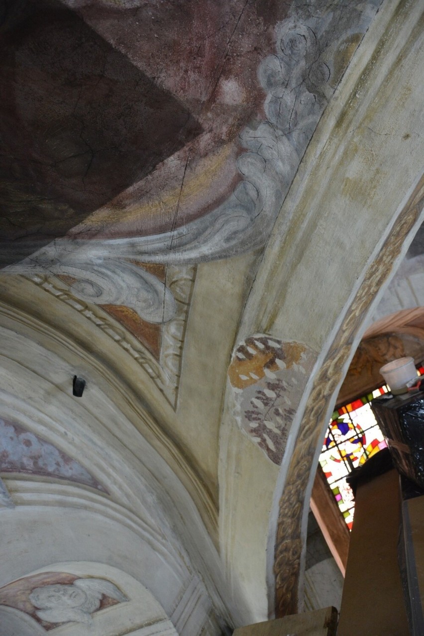 Dekoracja freskowa odkryta w kościele dominikanów w...