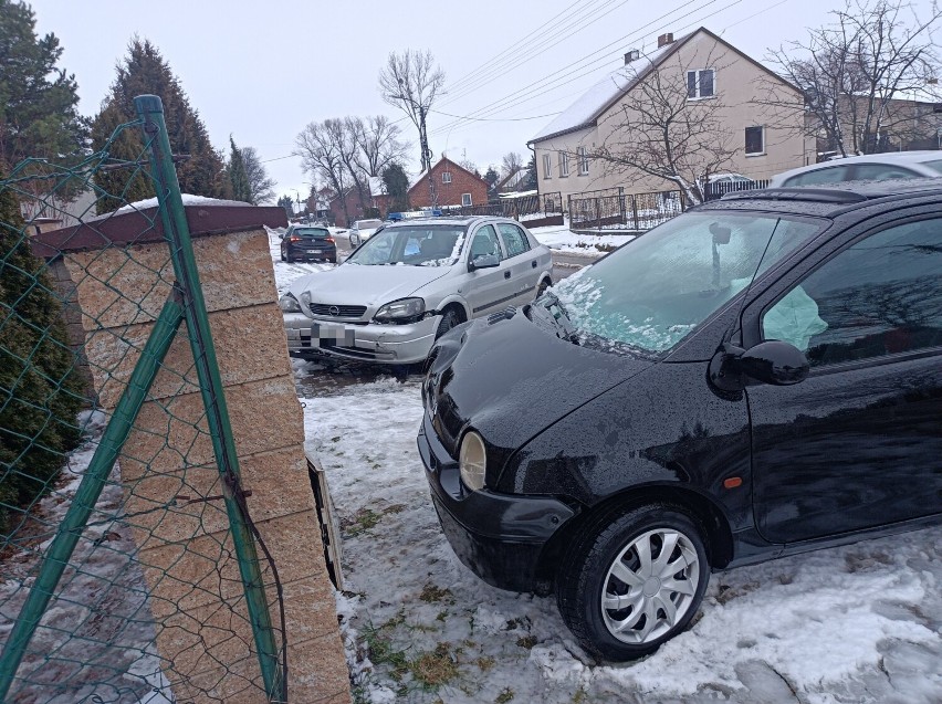 Zderzenie aut w Krzyworzece. Kierująca i dzieci trafili do szpitala na badania FOTO