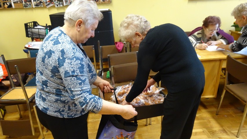 Seniorzy zorganizowali paczki dla chorych