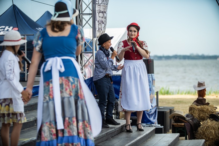 Wehikuł Czasu w Pucku (2021). Da Capo al Fine wróciło ze swoją imprezą na Zieloną Plażę. Frekwencja na scenie i widowni  | ZDJĘCIA, WIDEO 