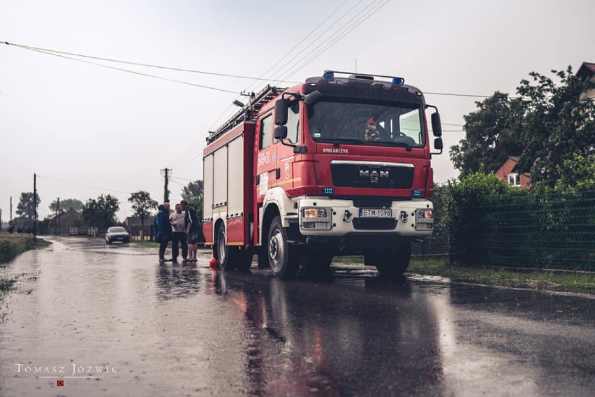 Nawałnice w powiecie tomaszowskim w sobotę, 20 czerwca. Strażacy mieli pełne ręce roboty [ZDJĘCIA]