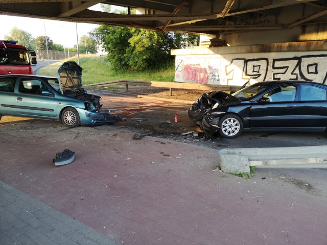 Wypadek dwóch samochodów na ul. Brzeźnej w Grudziądzu