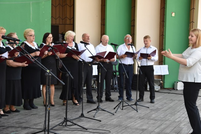 Chór „Soli Deo” z Nakła wyśpiewał pierwszą nagrodę. Z powodu nieobecności Michała Gacki zespół wystąpił w amfiteatrze pod kierunkiem Marty Ronek - Koślińskiej


Festyn rodzinny w Niepublicznej Szkole Podstawowej w Bożejewicach/Żnin

