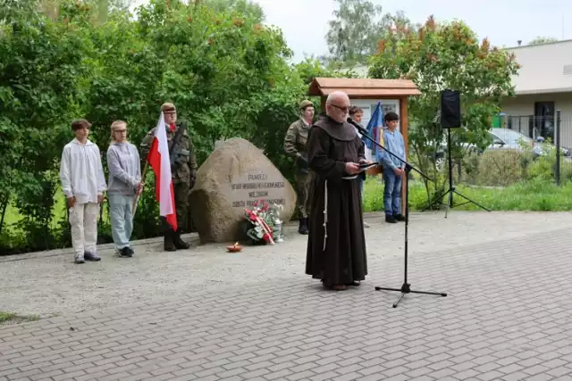 18 kwietnia Rada Miejska Wrocławia na wniosek IPN-u podjęła decyzję, aby skwer na terenie dawnego obozu został nazwany imieniem Ofiar Obozu Burgweide.