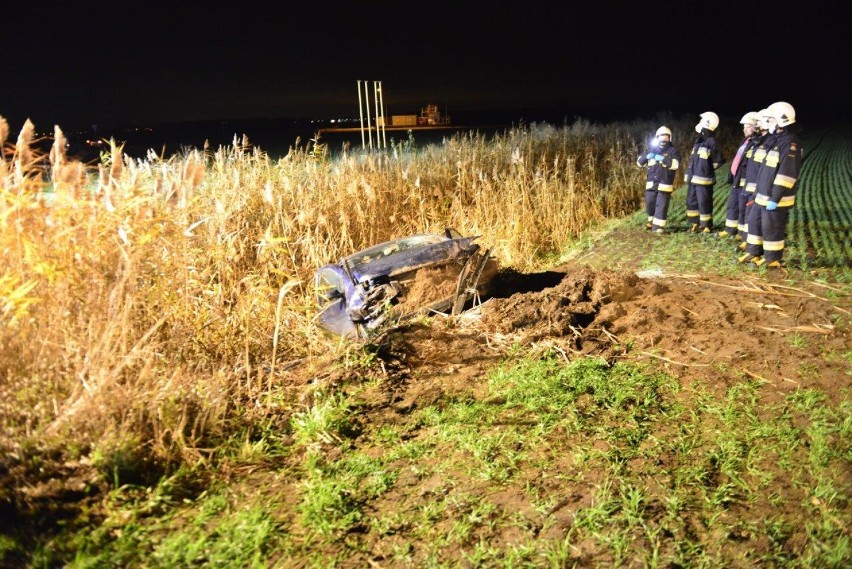 Wypadek osobówki na drodze pomiędzy Nacławiem i Nielęgowem